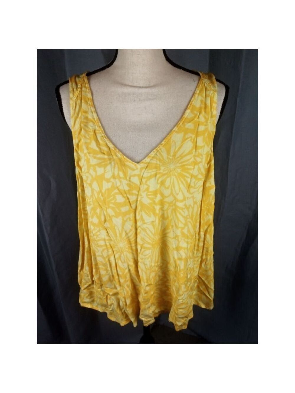Women's ModCloth Yellow Cream Floral V-Neck Tank Top Plus Size 2X